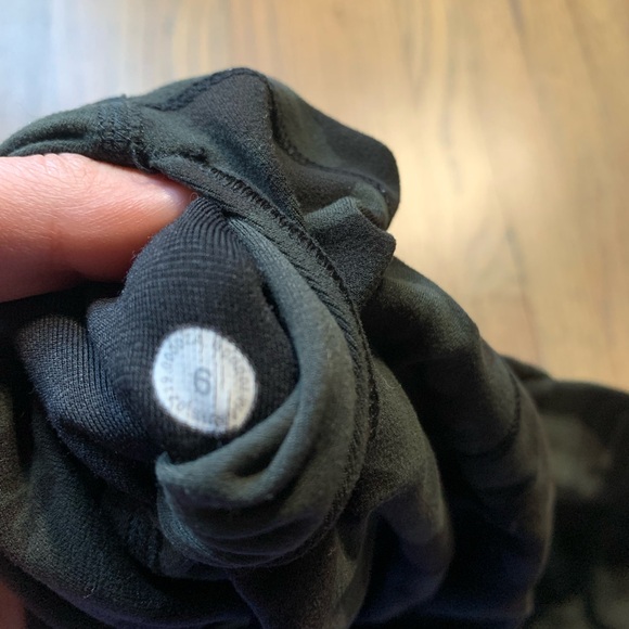 Lululemon align crop 21” size 6 camo leggings - Picture 4 of 4